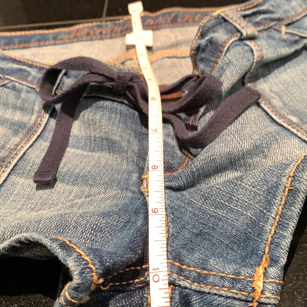 Low-cut shorts - Picture 2 of 8